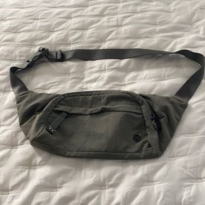 Lululemon on the beat belt bag